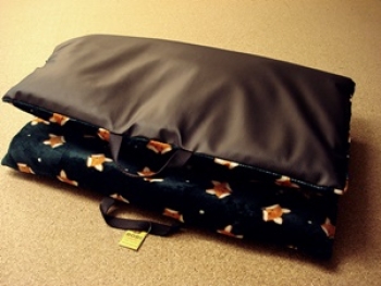 Preview: Reiseliege 100x70 cm Wellnessfleece Fuchs grün