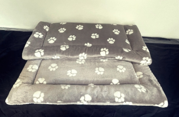 Wellnessdecke de luxe Pfote taupe 50x40 cm