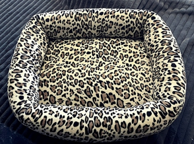 Kuschelbett Supermini Wellnessfleece 75x60 cm Leo hell